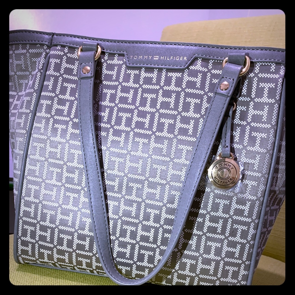 Large Tommy Hilfiger bag